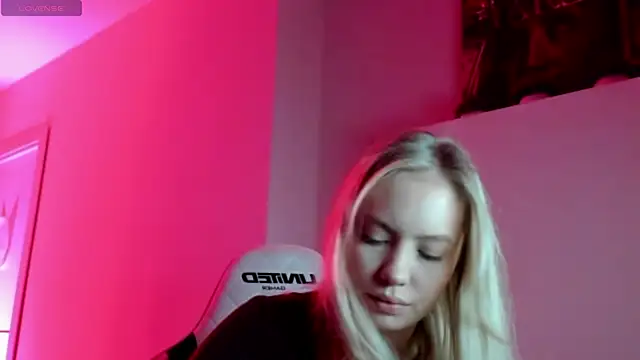 Snapshot of Melanie_Ryer chatting on November 6, 1:09 am Melanie Ryer online show from November 6, 1:09 am