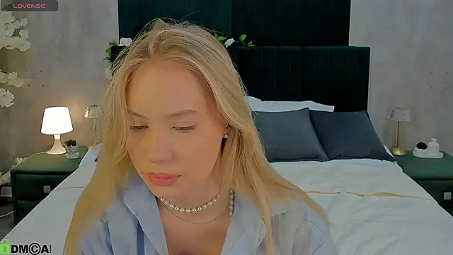 Snapshot of Melanie_Ryer chatting on November 25, 12:00 am Melanie Ryer online show from November 25, 12:00 am