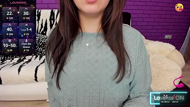 Snapshot of GlowMimi chatting on December 4, 10:53 pm GlowMimi online show from December 4, 10:53 pm