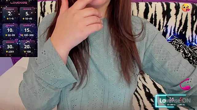 Snapshot of GlowMimi chatting on November 11, 8:47 pm GlowMimi online show from November 11, 8:47 pm