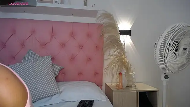 Snapshot of victoria_243 chatting on December 3, 7:41 am victoria 243 online show from December 3, 7:41 am