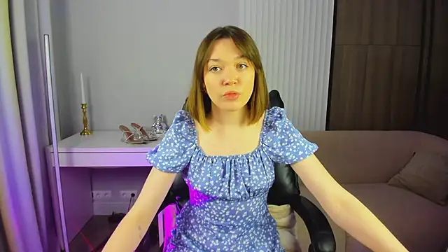 Snapshot of R_I_N_A chatting on December 15, 1:00 am R I N A online show from December 15, 1:00 am