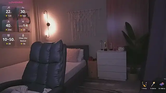 Snapshot of R_I_N_A chatting on November 29, 1:06 am R I N A online show from November 29, 1:06 am