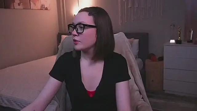 Snapshot of R_I_N_A chatting on November 11, 1:11 am R I N A online show from November 11, 1:11 am