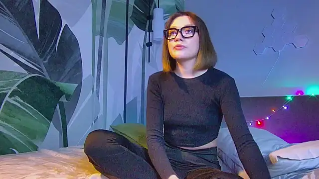 Snapshot of R_I_N_A chatting on November 8, 1:09 am R I N A online show from November 8, 1:09 am