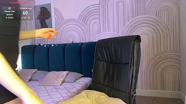 Snapshot of R_I_N_A chatting on December 5, 1:05 am R I N A online show from December 5, 1:05 am