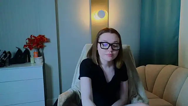 Snapshot of R_I_N_A chatting on November 3, 1:11 am R I N A online show from November 3, 1:11 am