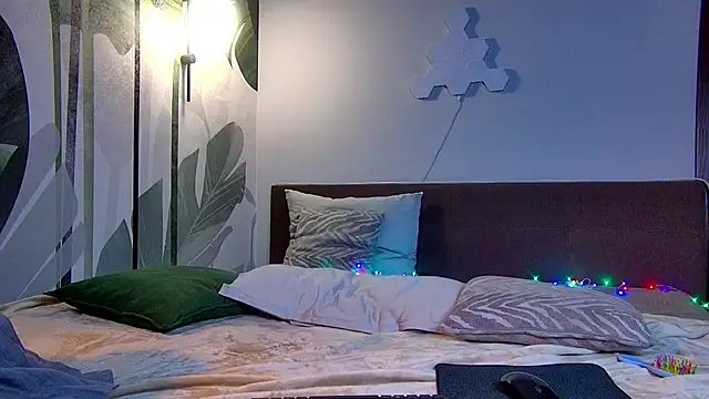 Snapshot of R_I_N_A chatting on November 26, 1:16 am R I N A online show from November 26, 1:16 am