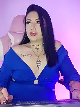 Snapshot of IsoldeX chatting on November 4, 2:21 pm IsoldeX online show from November 4, 2:21 pm