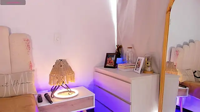 Manelyk  moon online show from November 6, 9:52 pm