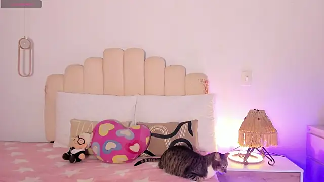 Manelyk  moon online show from November 20, 9:15 pm