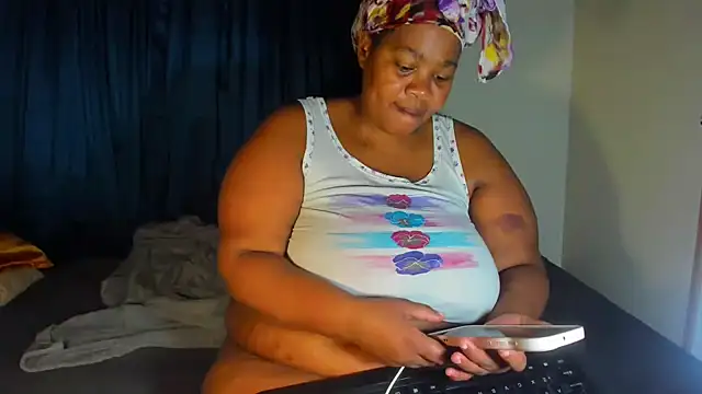 Snapshot of ThickLeeyanaXX chatting on July 9, 8:52 pm ThickLeeyanaXX online show from July 9, 8:52 pm