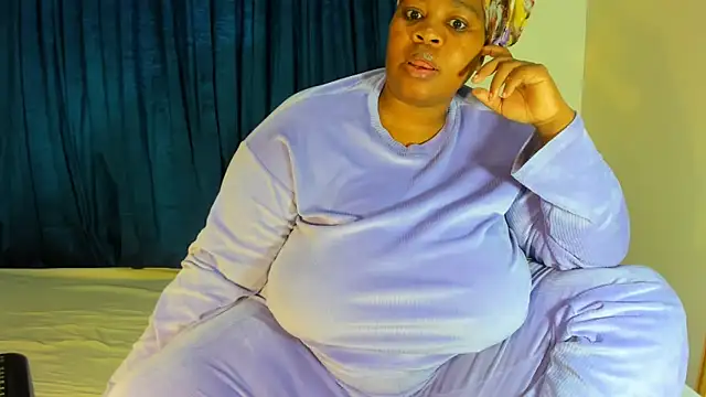 Snapshot of ThickLeeyanaXX chatting on June 14, 3:19 am ThickLeeyanaXX online show from June 14, 3:19 am