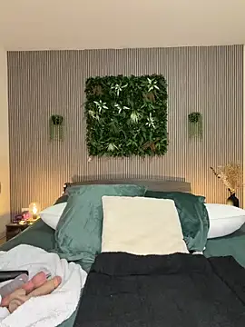 MysteryGirl   online show from March 31, 7:10 am