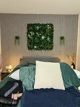 MysteryGirl   online show from April 2, 7:15 am