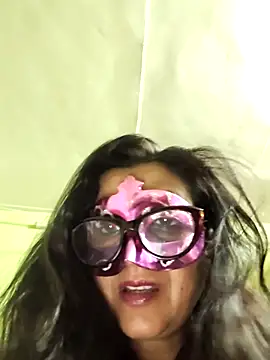 Snapshot of LOVE__RANI chatting on June 24, 12:37 pm LOVE RANI online show from June 24, 12:37 pm