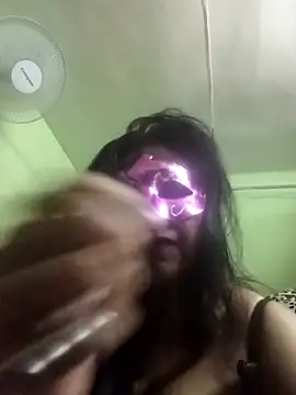Snapshot of LOVE__RANI chatting on June 20, 4:06 am LOVE RANI online show from June 20, 4:06 am