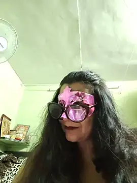 Snapshot of LOVE__RANI chatting on June 15, 7:35 pm LOVE RANI online show from June 15, 7:35 pm