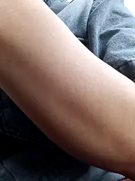 yoyo-mi online show from April 7, 3:30 am