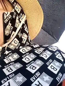 yoyo-mi online show from May 27, 2:19 am