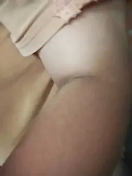 Snapshot of -Hazel-123 chatting on October 30, 2:10 am -Hazel-123 online show from October 30, 2:10 am