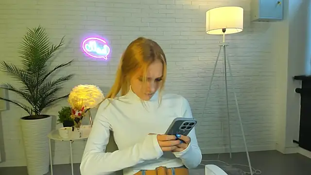 Snapshot of BeckieCrunkleton chatting on November 1, 8:08 am BeckieCrunkleton online show from November 1, 8:08 am