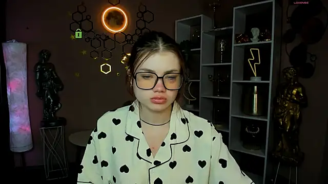 isabel wave online show from April 15, 7:18 pm