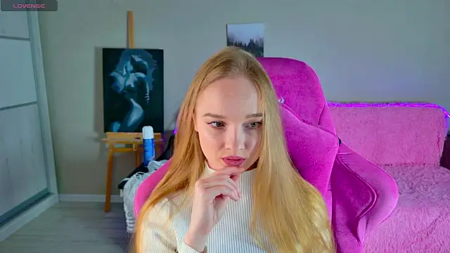 Snapshot of Shawty_Mia chatting on November 28, 2:28 pm Shawty Mia online show from November 28, 2:28 pm