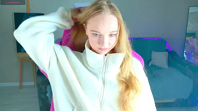 Snapshot of Shawty_Mia chatting on December 4, 2:05 pm Shawty Mia online show from December 4, 2:05 pm