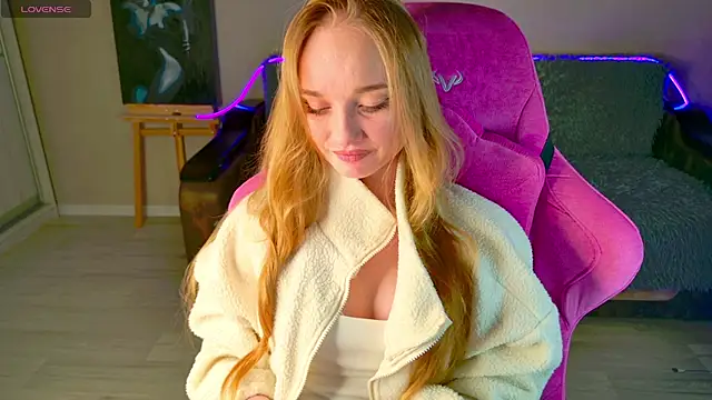 Snapshot of Shawty_Mia chatting on December 3, 2:16 pm Shawty Mia online show from December 3, 2:16 pm