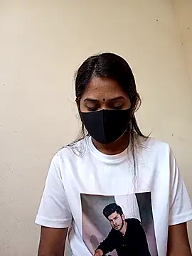 Green LaDY66 online show from November 3, 3:45 am