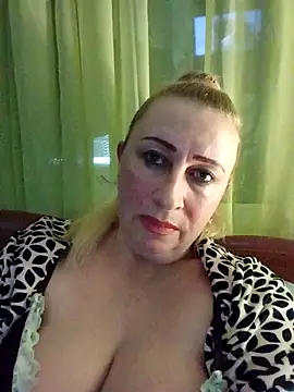 Snapshot of Esenia505 chatting on November 13, 11:36 am Esenia505 online show from November 13, 11:36 am