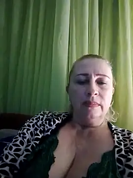 Snapshot of Esenia505 chatting on November 3, 6:11 pm Esenia505 online show from November 3, 6:11 pm