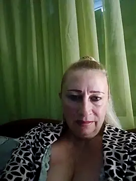 Snapshot of Esenia505 chatting on November 2, 5:45 am Esenia505 online show from November 2, 5:45 am