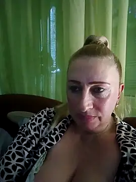 Snapshot of Esenia505 chatting on November 4, 12:20 pm Esenia505 online show from November 4, 12:20 pm