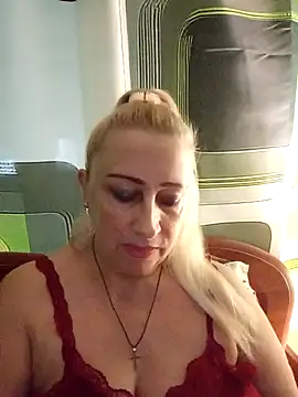 Snapshot of Esenia505 chatting on December 14, 9:37 am Esenia505 online show from December 14, 9:37 am