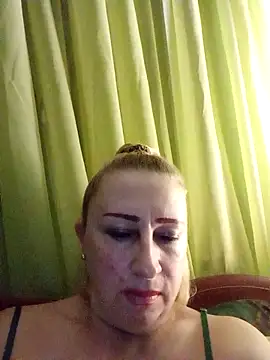 Snapshot of Esenia505 chatting on November 14, 4:10 pm Esenia505 online show from November 14, 4:10 pm