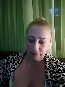 Snapshot of Esenia505 chatting on November 5, 3:48 pm Esenia505 online show from November 5, 3:48 pm