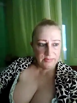 Snapshot of Esenia505 chatting on October 31, 10:23 am Esenia505 online show from October 31, 10:23 am