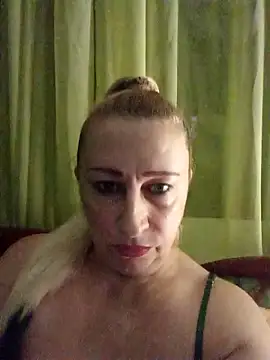 Snapshot of Esenia505 chatting on November 12, 12:48 am Esenia505 online show from November 12, 12:48 am