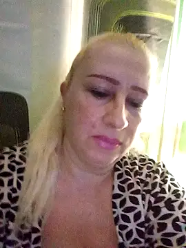 Snapshot of Esenia505 chatting on November 23, 3:49 am Esenia505 online show from November 23, 3:49 am