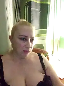 Snapshot of Esenia505 chatting on December 2, 4:47 am Esenia505 online show from December 2, 4:47 am