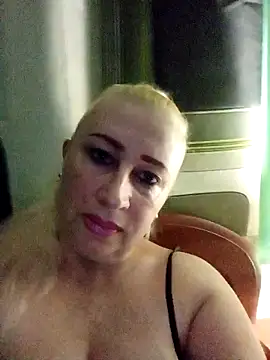 Snapshot of Esenia505 chatting on November 21, 4:22 am Esenia505 online show from November 21, 4:22 am