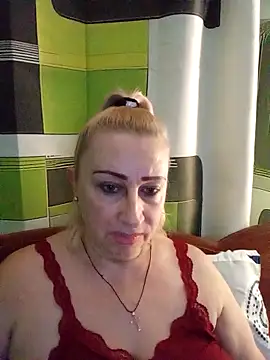 Snapshot of Esenia505 chatting on December 15, 3:07 pm Esenia505 online show from December 15, 3:07 pm