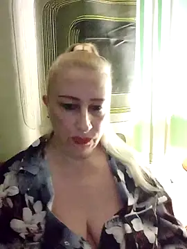 Snapshot of Esenia505 chatting on December 1, 4:13 am Esenia505 online show from December 1, 4:13 am