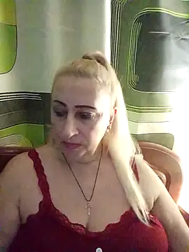 Snapshot of Esenia505 chatting on December 13, 8:04 pm Esenia505 online show from December 13, 8:04 pm