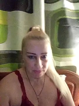 Snapshot of Esenia505 chatting on December 15, 2:06 am Esenia505 online show from December 15, 2:06 am