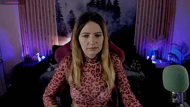 Snapshot of AleksaLaurent chatting on November 3, 5:56 am AleksaLaurent online show from November 3, 5:56 am