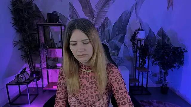 Snapshot of AleksaLaurent chatting on November 4, 6:06 am AleksaLaurent online show from November 4, 6:06 am