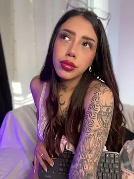 AshleyWinslow online show from April 10, 2:02 pm